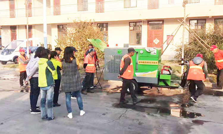 多功能高溫高壓清洗車，環(huán)衛(wèi)站交車培訓