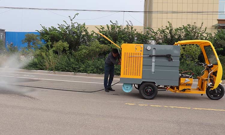 三輪高壓沖洗車管道疏通功能測試