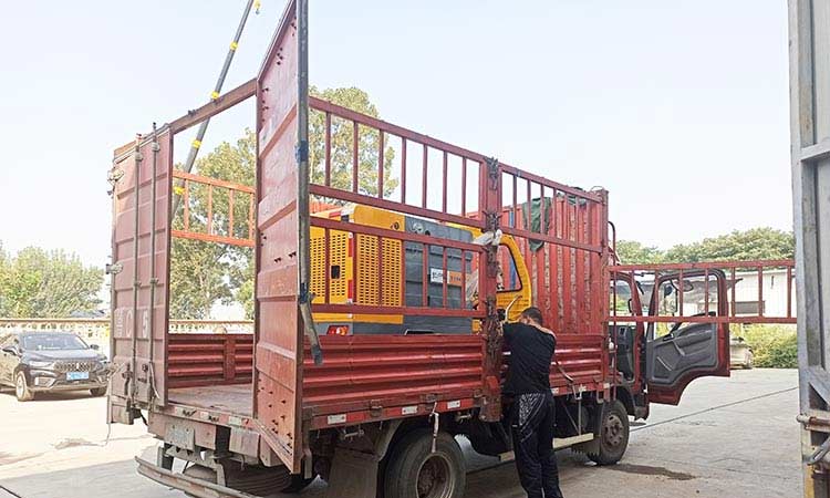 環(huán)衛(wèi)公司購買多功能高壓清洗車裝車發(fā)貨