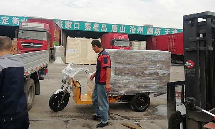 小型高壓清洗車(chē)和小型吸葉機(jī),中秋假期照樣發(fā)貨