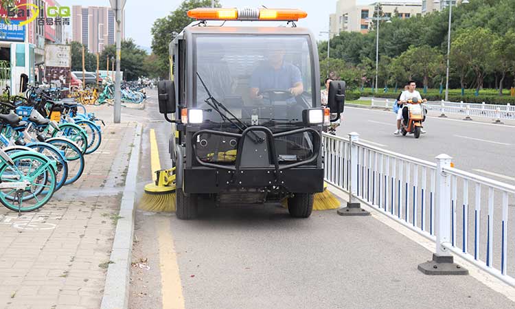 電動(dòng)道路洗掃車