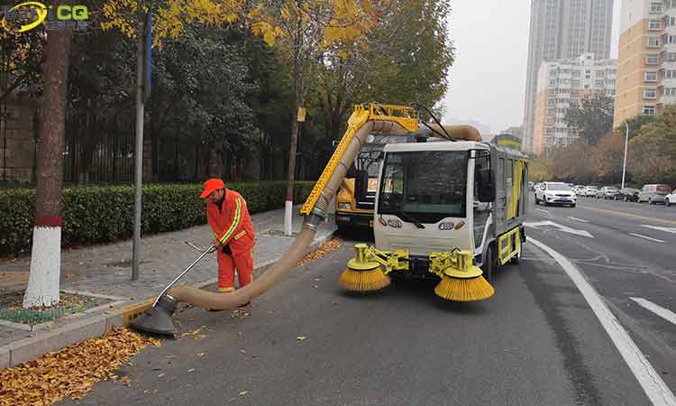 人行道樹(shù)葉收集車