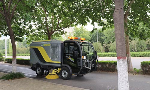 小型電動洗掃車清掃商業(yè)街效果出色