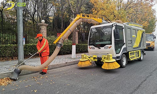 大型樹葉收集車，解決景區(qū)落葉收集難題