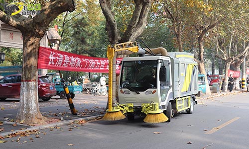 大型吸樹葉粉碎收集一體車助力園林落葉清潔