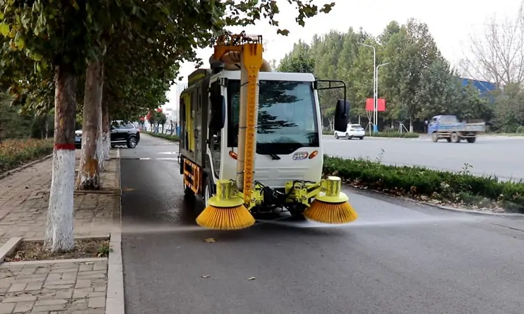 大型電動(dòng)樹葉收集車