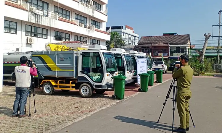 小型垃圾運(yùn)輸車