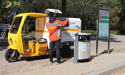 ?小型兩分類垃圾清運(yùn)車可用于小區(qū)，學(xué)校，廠區(qū)等地的垃圾分類清運(yùn)