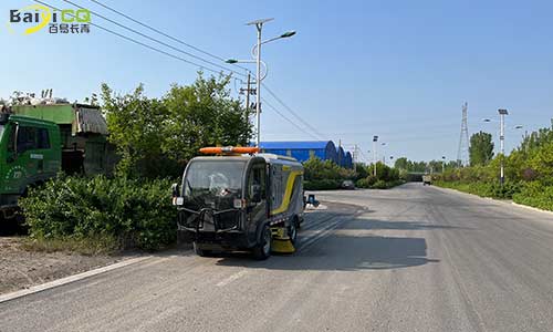 小型道路洗掃車，道路清潔高效無揚塵