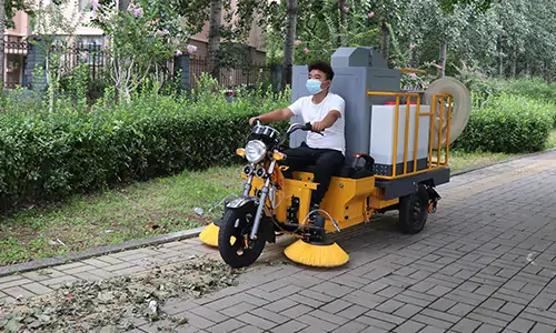 三輪樹葉收集車操作簡(jiǎn)單吸力大