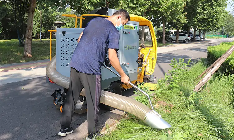 三輪樹(shù)葉收集車