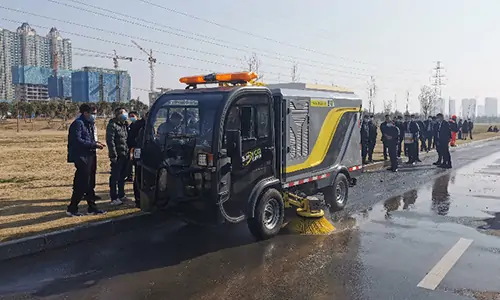 純電動(dòng)洗掃車(chē)河南街道工作偶遇