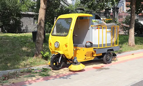 三輪樹葉收集車的功能與使用場(chǎng)景