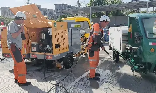 小型高溫高壓清洗車聯(lián)合行動(dòng)治理城市清潔