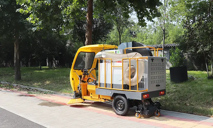 純電動樹葉收集車_多功能樹葉收集車_吸樹葉的機器_掃樹葉神器