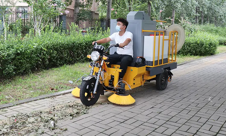 純電動樹葉收集車_多功能樹葉收集車_吸樹葉的機器_掃樹葉神器