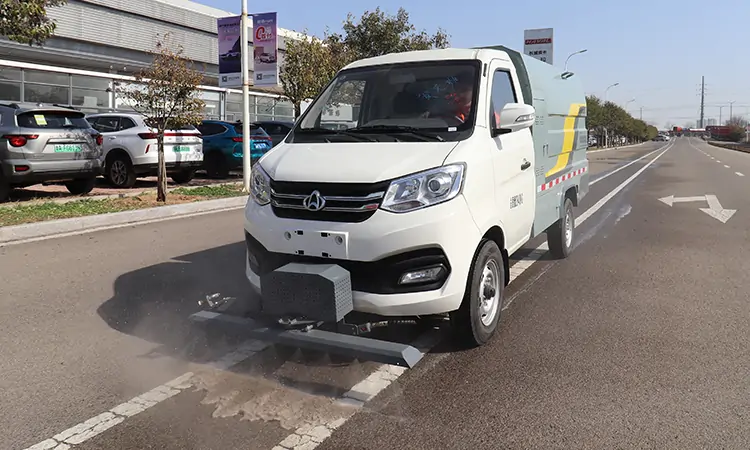 新能源道路養(yǎng)護(hù)車BY-C2700