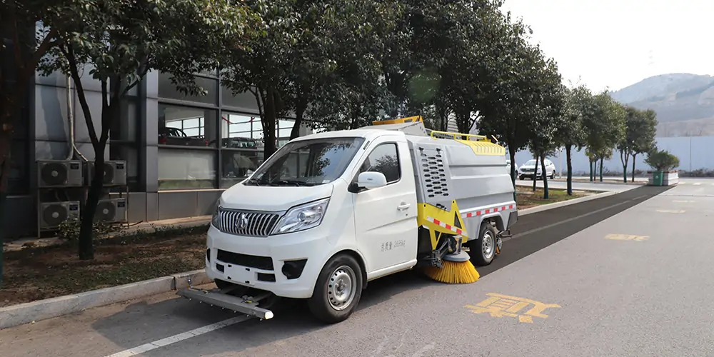 可上牌道路洗掃車_新能源電動洗掃車_環(huán)衛(wèi)洗掃車_小型洗掃車