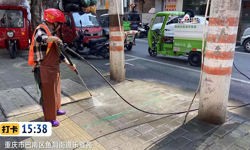 百易多功能高壓沖洗車助力美麗巴南，共建美好生活環(huán)境！現(xiàn)場案例分享！