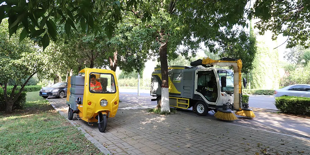 新型樹葉收集車_電動(dòng)樹葉專用收集車_樹葉收集一體車_吸入式樹葉收集車