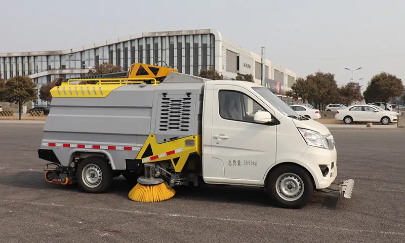 可上牌純電動洗掃車！自動檔位，動力強(qiáng)勁，專注背街小巷路面衛(wèi)生治理！