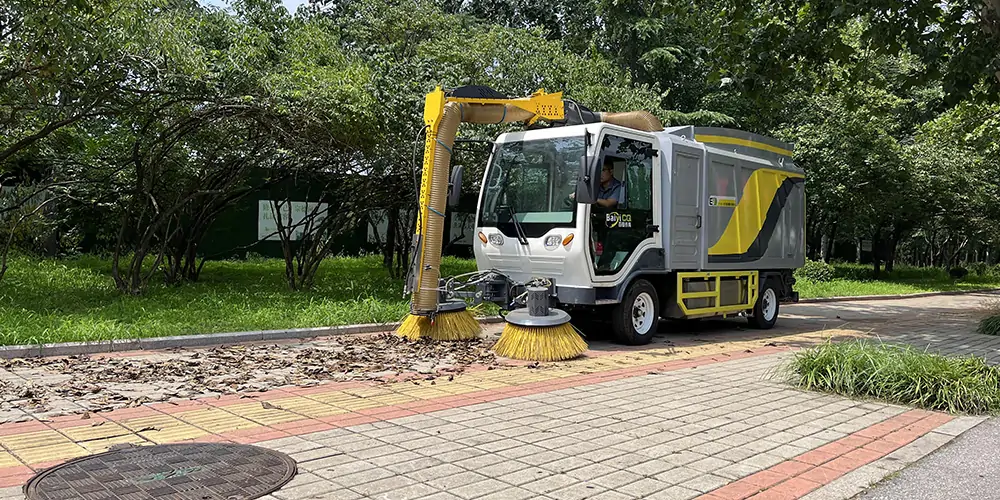 純電動樹葉收集車_多功能樹葉收集車_吸樹葉的機器_掃樹葉神器