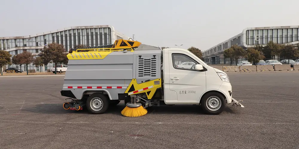 道路洗掃車_路面污漬清潔“專家”_電動(dòng)洗掃車_環(huán)衛(wèi)洗掃車_小型洗掃車