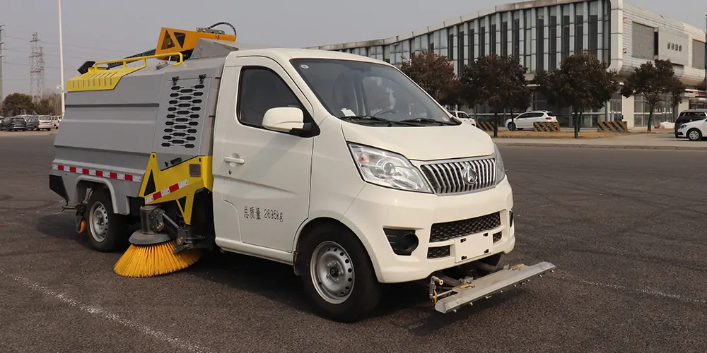 道路洗掃車_路面污漬清潔“專家”_電動(dòng)洗掃車_環(huán)衛(wèi)洗掃車_小型洗掃車