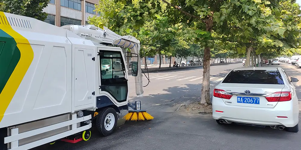 純電動樹葉收集車_多功能樹葉收集車_吸樹葉的機(jī)器_掃樹葉神器