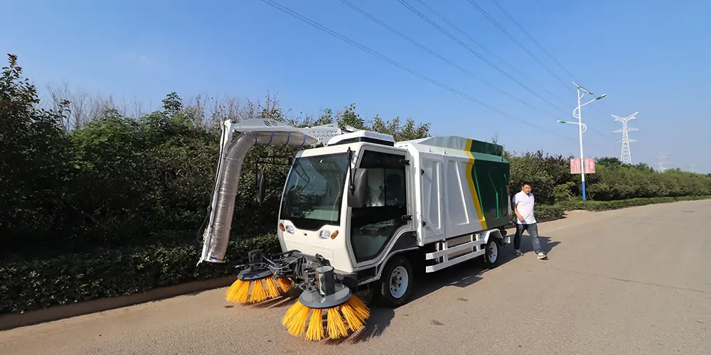 樹葉收集車_多功能樹葉收集車_吸樹葉的機(jī)器_新型樹葉收集車_電動(dòng)樹葉專用收集車