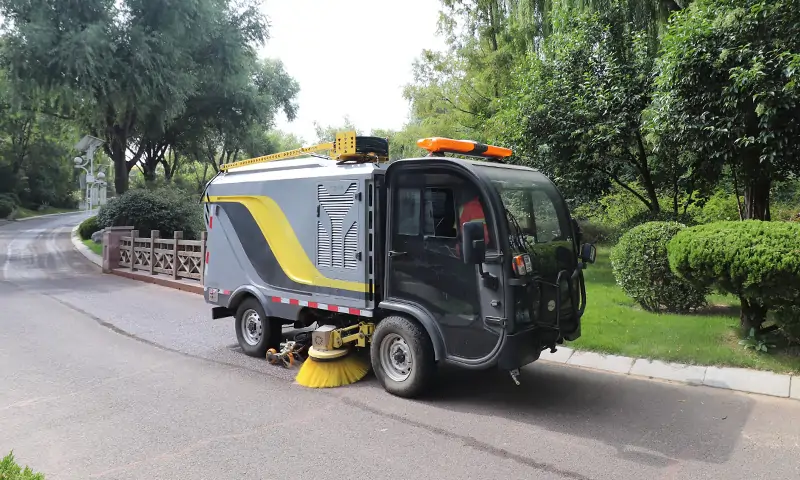 清潔新時代：純電動洗掃車助力景區(qū)公園道路清潔