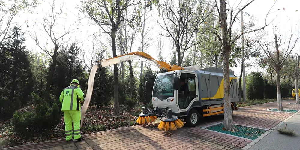 吸入式樹葉收集車,破碎樹葉收集車,強(qiáng)力吸樹葉收集車,大型樹葉收集清掃車