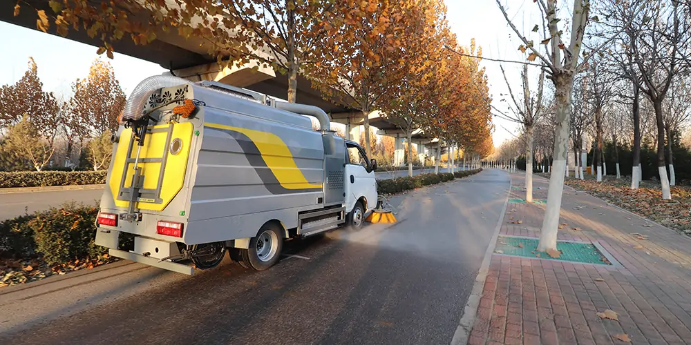 樹葉收集一體車,吸入式樹葉收集車,破碎樹葉收集車,強力吸樹葉收集車,大型樹葉收集清掃車