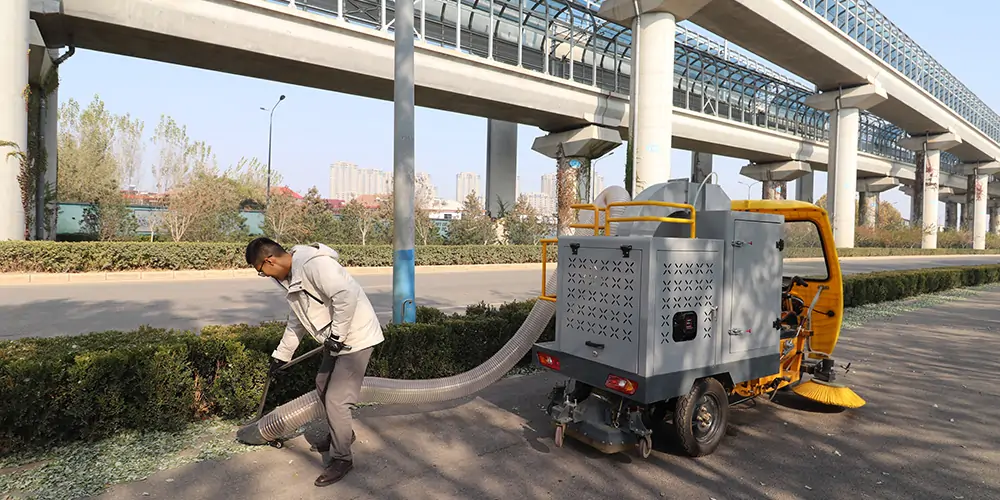 吸入式樹葉收集車 電動三輪車樹葉收集器 樹葉收集器車 三輪樹葉收集車 林場專用樹葉收集車 三輪車樹葉收集機