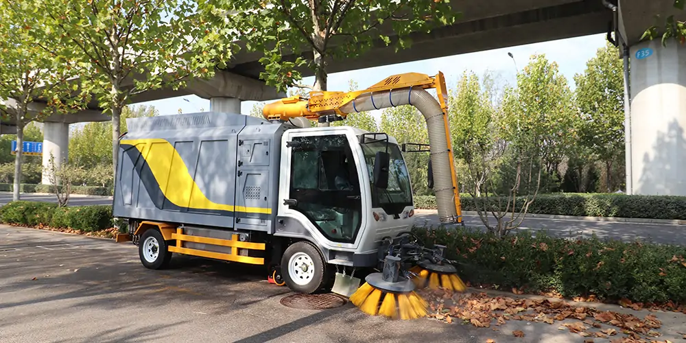 新型樹葉收集車,電動樹葉專用收集車,樹葉收集一體車,吸入式樹葉收集車,破碎樹葉收集車