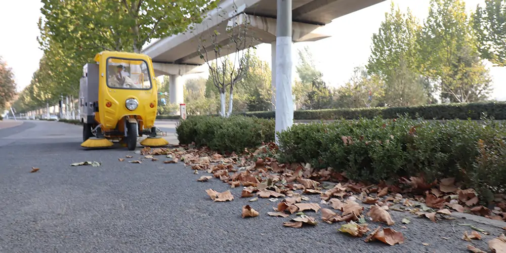 三輪車樹葉收集機(jī) 吸入式樹葉收集車 電動(dòng)三輪車樹葉收集器 樹葉收集器車 三輪樹葉收集車 林場(chǎng)專用樹葉收集車