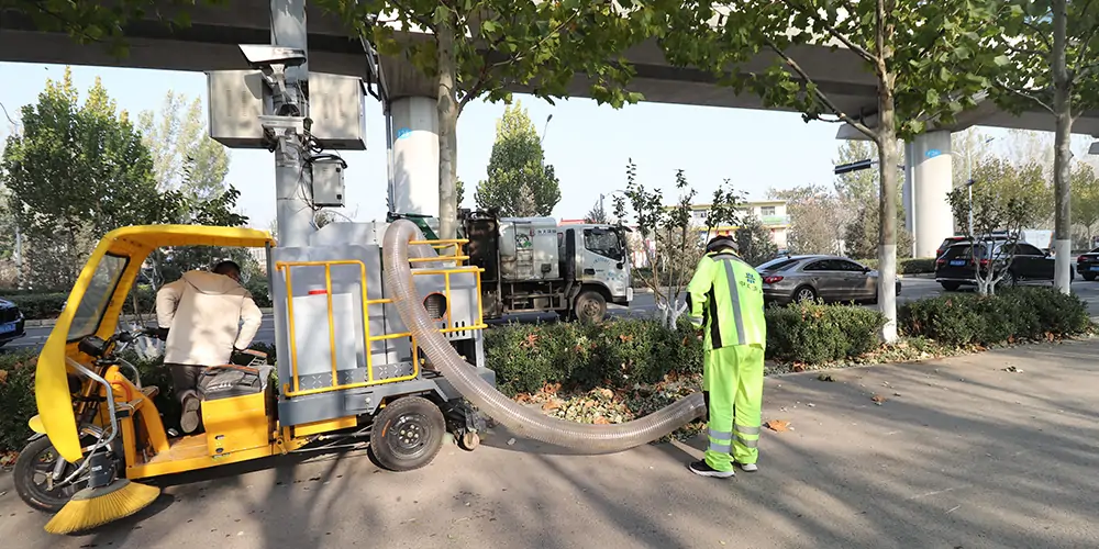 三輪車樹葉收集機(jī) 吸入式樹葉收集車 電動(dòng)三輪車樹葉收集器 樹葉收集器車 三輪樹葉收集車 林場(chǎng)專用樹葉收集車