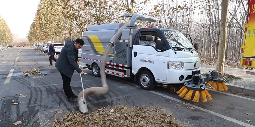 新能源樹葉收集車 新能源多功能樹葉收集車 新能源吸樹葉的機(jī)器 新能源新型樹葉收集車