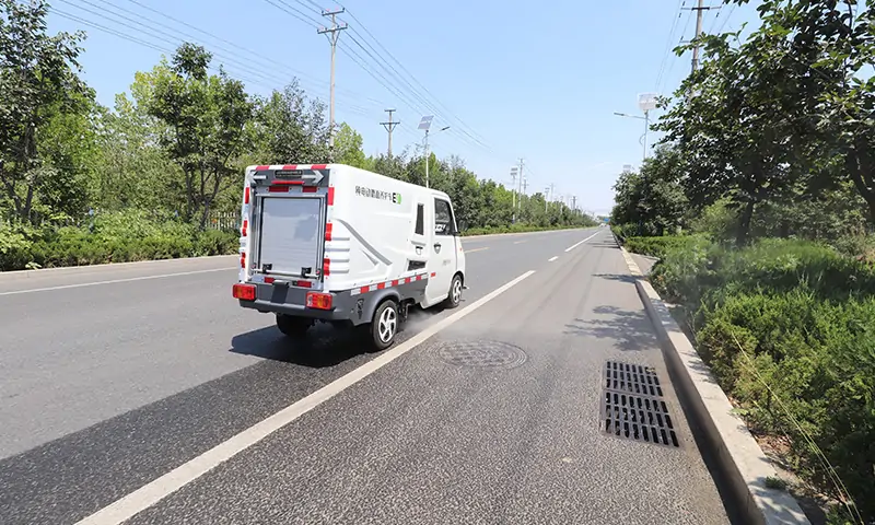 小型純電動清掃車：綠色高效的道路清潔解決方案